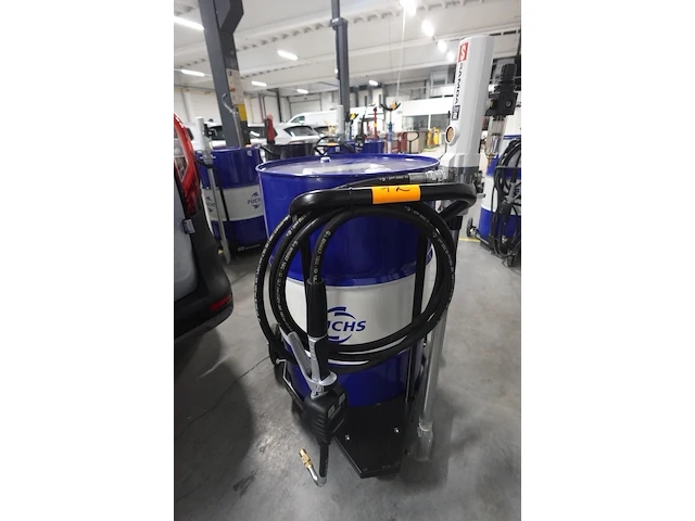 Vatenkar met samoa pomp en vat olie 250l - afbeelding 2 van  7