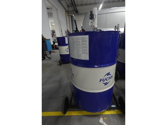 Vatenkar met samoa pomp en vat olie plm 250l - afbeelding 1 van  6