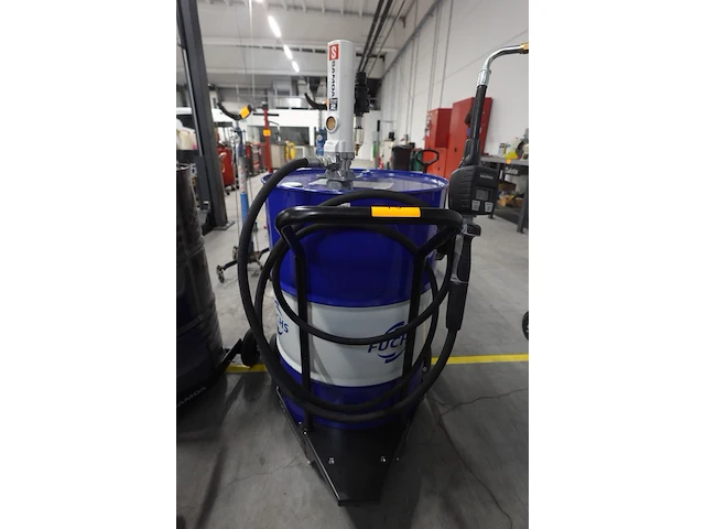 Vatenkar met samoa pomp en vat olie plm 250l - afbeelding 2 van  6