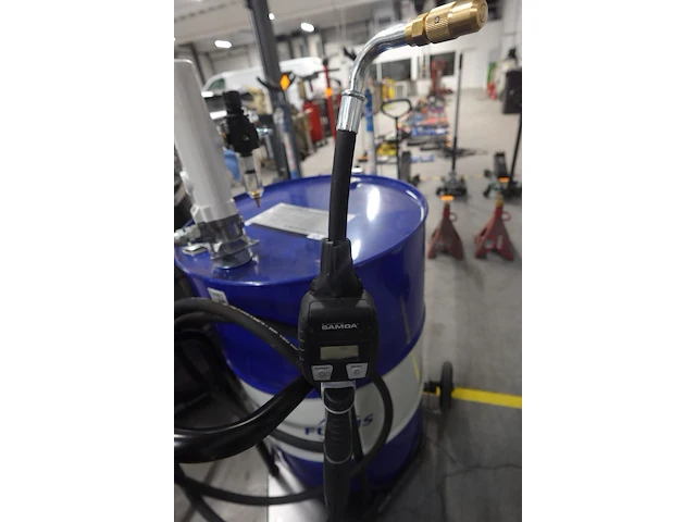 Vatenkar met samoa pomp en vat olie plm 250l - afbeelding 6 van  6