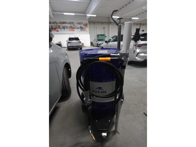 Vatenkar met samoa pomp en vat olie plm 250l - afbeelding 2 van  6
