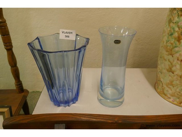 Vazen in blauw glas - afbeelding 1 van  1