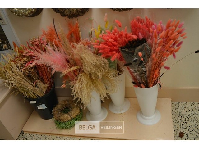 Vazen met sierdecoratie - afbeelding 1 van  6