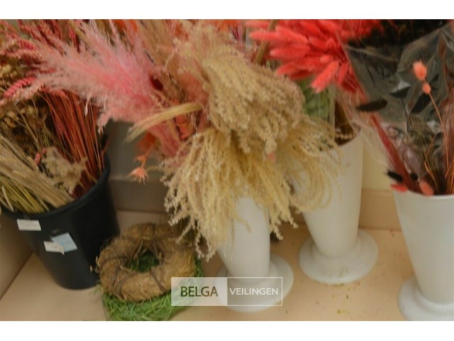 Vazen met sierdecoratie - afbeelding 3 van  6