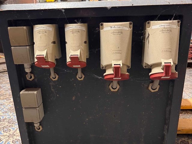 Vector transformator - afbeelding 3 van  5