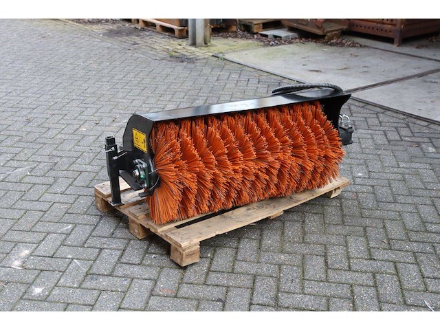 Veegborstel aanbouw 120cm voor skidster nieuw - afbeelding 1 van  1