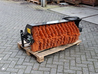 Veegborstel aanbouw 120cm voor skidster nieuw - afbeelding 1 van  1