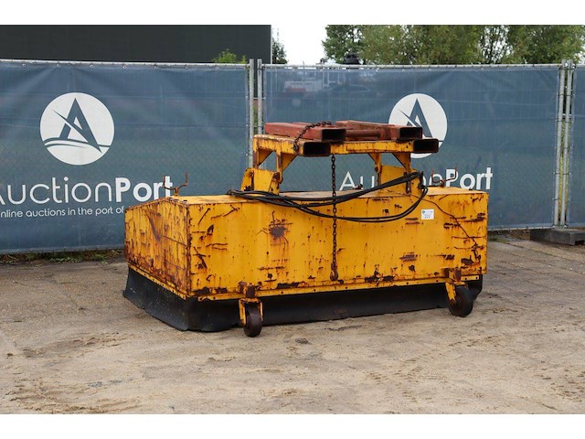 Veegborstel aanbouw burtec rbh 0210/80 1991 - afbeelding 1 van  1