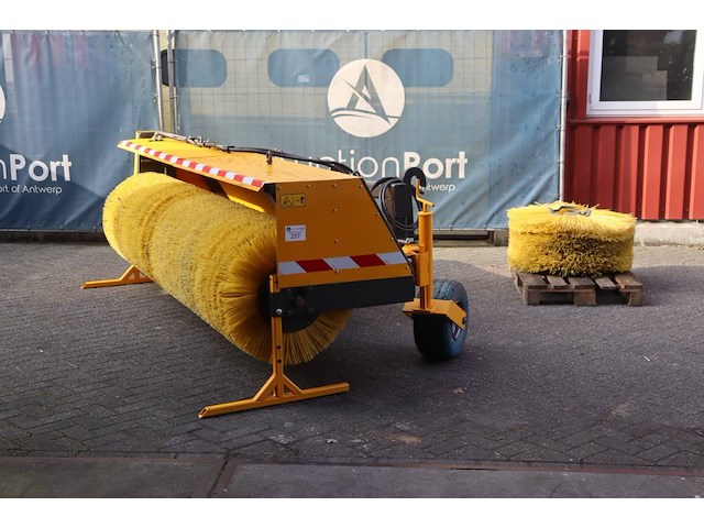 Veegborstel volvo 305cm passend volvo shovel - afbeelding 1 van  1