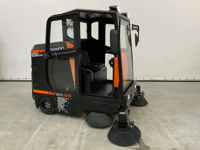 Veegmachine daewoo das100 elektrisch 1200w 2025 nieuw - afbeelding 1 van  1