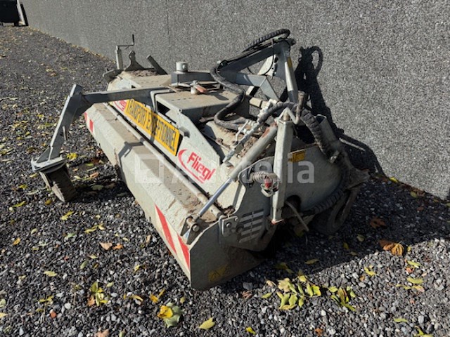 Veegmachine fliegl keh,230 - afbeelding 1 van  6