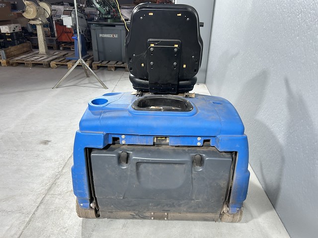 Veegmachine ip cleaning 712 et rider - afbeelding 3 van  7