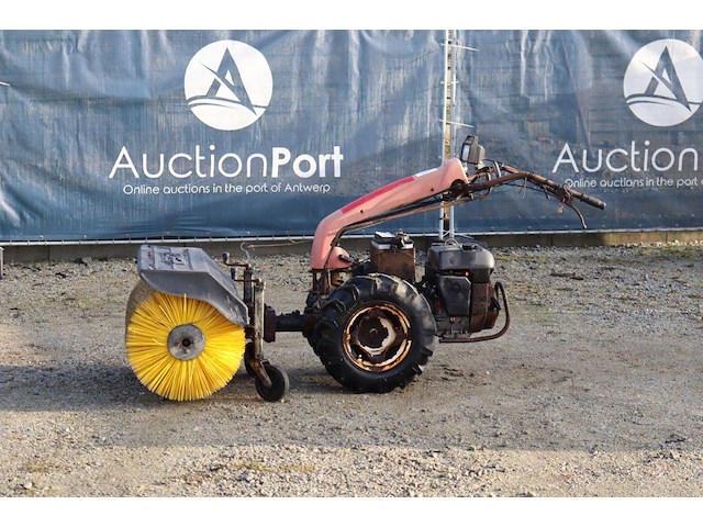 Veegmachine lombardini benzine - afbeelding 1 van  1