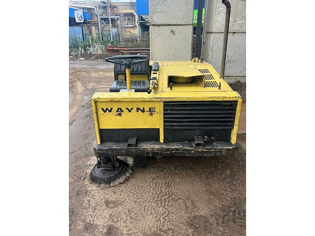 Veegmachine met dieselmotor - afbeelding 4 van  7