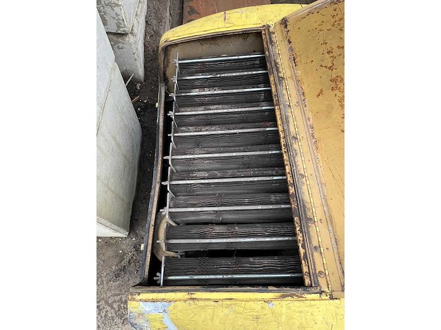 Veegmachine met dieselmotor - afbeelding 6 van  7