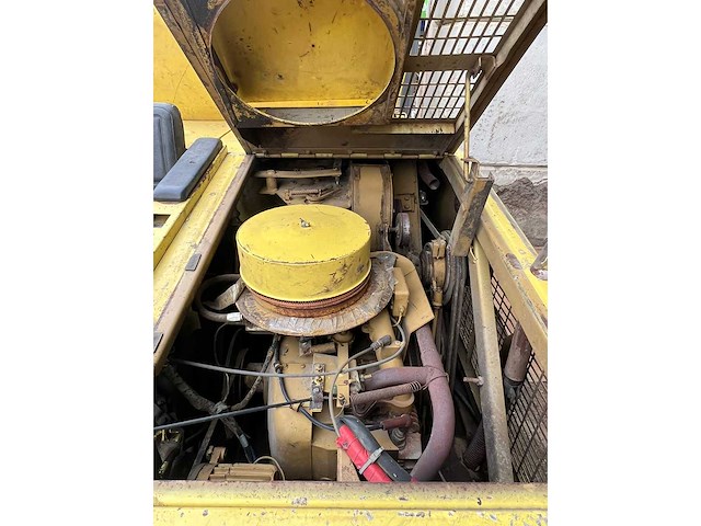 Veegmachine met dieselmotor - afbeelding 7 van  7