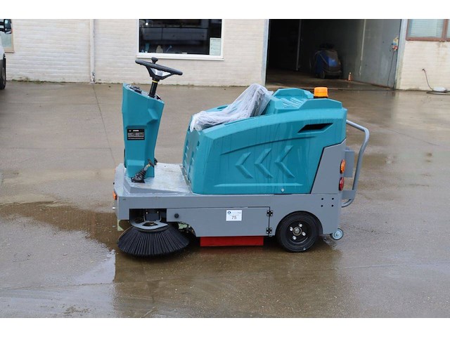Veegmachine nycheki sweeper v130 elektrisch 2025 nieuw - afbeelding 1 van  1
