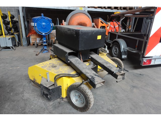 Veegmachine opzet heftruck - afbeelding 3 van  11