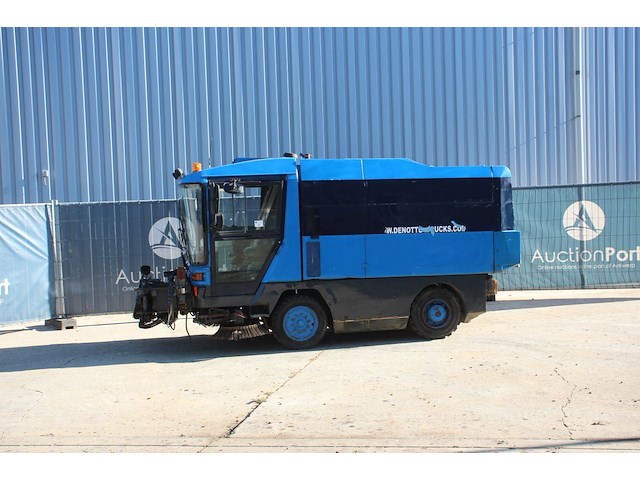 Veegmachine ravo 5002 si cd diesel 81kw 2000 - afbeelding 1 van  1