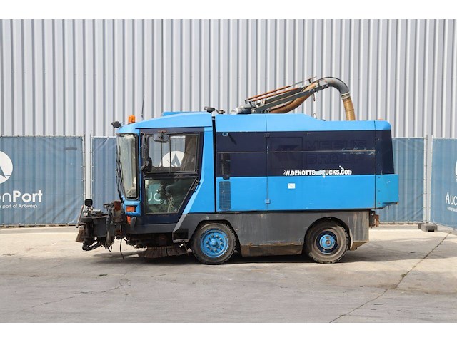 Veegmachine ravo 5002 si diesel 2000 - afbeelding 1 van  1
