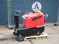 Veegmachine ride-on elektrisch - afbeelding 1 van  1