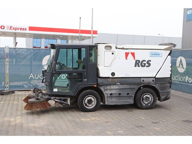 Veegmachine schmidt compact 200 diesel 62kw 2011 - afbeelding 1 van  1