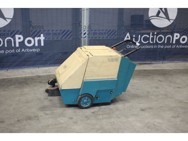 Veegmachine tennant 186 elektrisch 24v - afbeelding 1 van  1