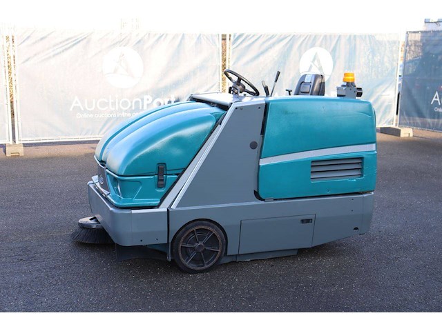 Veegmachine tennant elektrisch - afbeelding 1 van  1