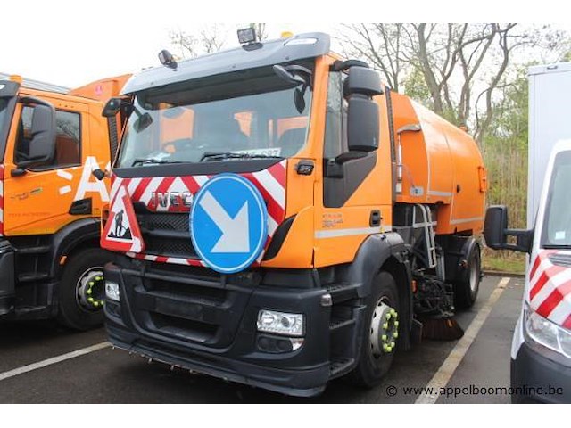Veegwagen iveco ad440t/p, datum 1ste inschrijving 11/12/2013, km-stand laatste keuring 29/10/2026 96.673, euro eev - afbeelding 1 van  16