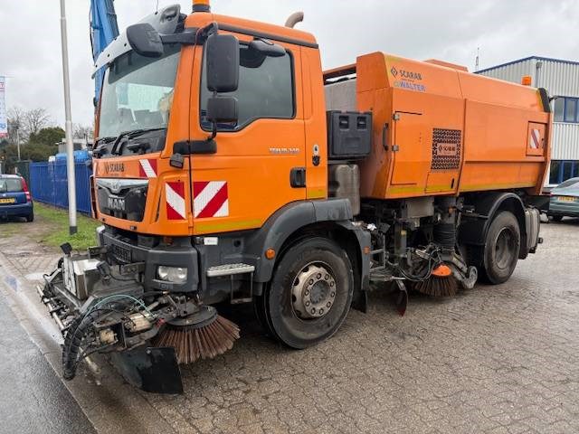 Veegwagen man tgm 18.340 diesel 320pk 2017 - afbeelding 1 van  1