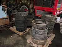 Veel autobanden - afbeelding 1 van  4