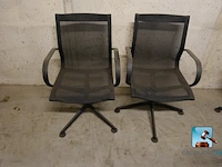 Veel bureaustoelen