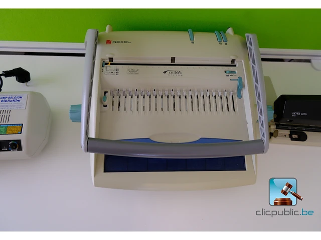 Veel kantoormeubilair en computerapparatuur - afbeelding 7 van  37