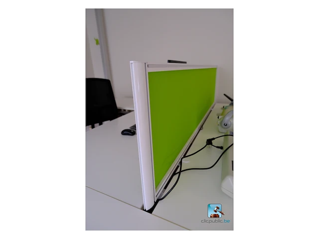 Veel kantoormeubilair en computerapparatuur - afbeelding 10 van  37