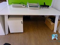 Veel kantoormeubilair en computerapparatuur - afbeelding 23 van  37