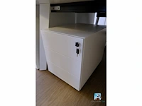 Veel kantoormeubilair en computerapparatuur - afbeelding 34 van  37