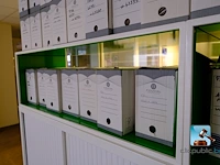 Veel kantoormeubilair en computerapparatuur - afbeelding 19 van  27
