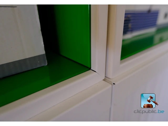 Veel kantoormeubilair en computerapparatuur - afbeelding 20 van  27