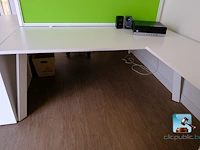 Veel kantoormeubilair en computerapparatuur - afbeelding 22 van  27