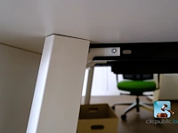 Veel kantoormeubilair en computerapparatuur - afbeelding 24 van  27
