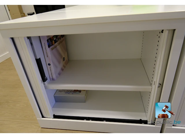Veel kantoormeubilair en computerapparatuur - afbeelding 11 van  27