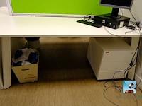 Veel kantoormeubilair en computerapparatuur - afbeelding 12 van  27