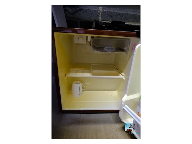 Veel kantoormeubilair en uitrusting - afbeelding 2 van  36