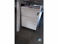 Veel kantoormeubilair en uitrusting - afbeelding 12 van  17