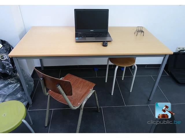 Veel kantoormeubilair en uitrusting - afbeelding 7 van  22