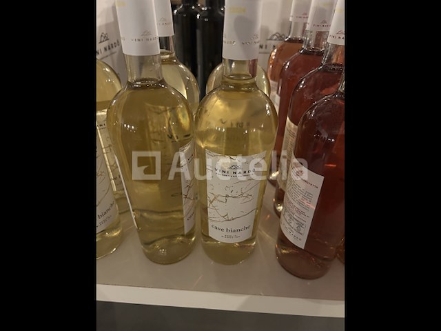 Veel meer dan 300 flessen wijn - afbeelding 1 van  10