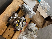 Veel nieuwe mechanische onderdelen van renault, toyota, stellantis en valeo turbo, intercoolers, starter, koppeling, motorafdichtingen, inlaatkasten, enzovoort. auto-onderdeel - afbeelding 4 van  11