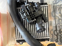 Veel nieuwe mechanische onderdelen van renault, toyota, stellantis en valeo turbo, intercoolers, starter, koppeling, motorafdichtingen, inlaatkasten, enzovoort. auto-onderdeel - afbeelding 8 van  11