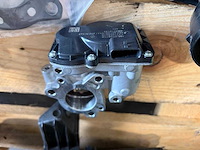 Veel nieuwe mechanische onderdelen van renault, toyota, stellantis en valeo turbo, intercoolers, starter, koppeling, motorafdichtingen, inlaatkasten, enzovoort. auto-onderdeel - afbeelding 11 van  11