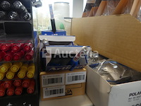 Veiligheidsbrillen, werkhandschoenen, knippers, enzovoort. - afbeelding 5 van  13